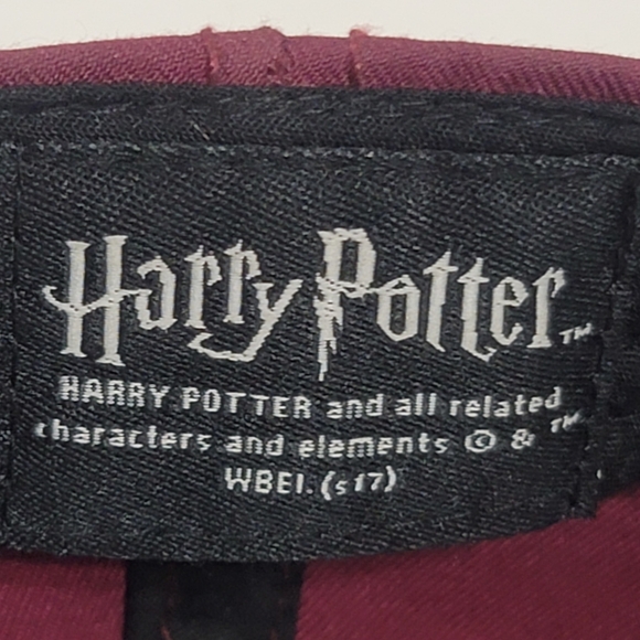 Harry Potter Platform 9 3/4 Maroon Hat Wizarding World Universal Studios OSFM - Picture 9 of 11